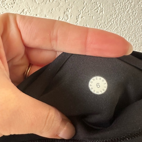 Lululemon In Movement Tight 25" Everlux Leggings - Black - Size 6 Align - Picture 8 of 8